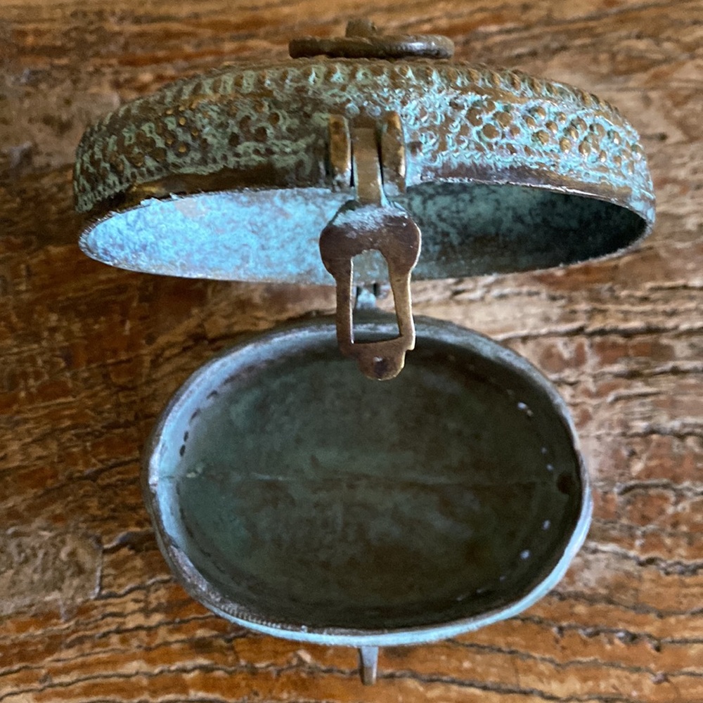 🦋Rare🦋Antique 1940’s Brass Cricket/Trinket Box - Picture 5 of 7